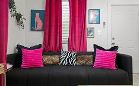 Bayside Safari 1Bed 1 Bath Apartment